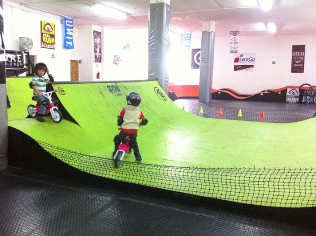  从小就开始踩踏板 